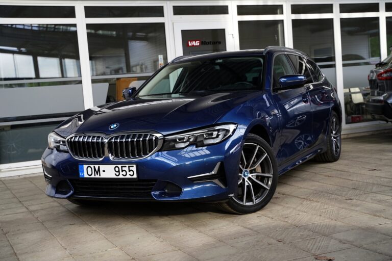 BMW 330e Touring Plug-in Hybrid