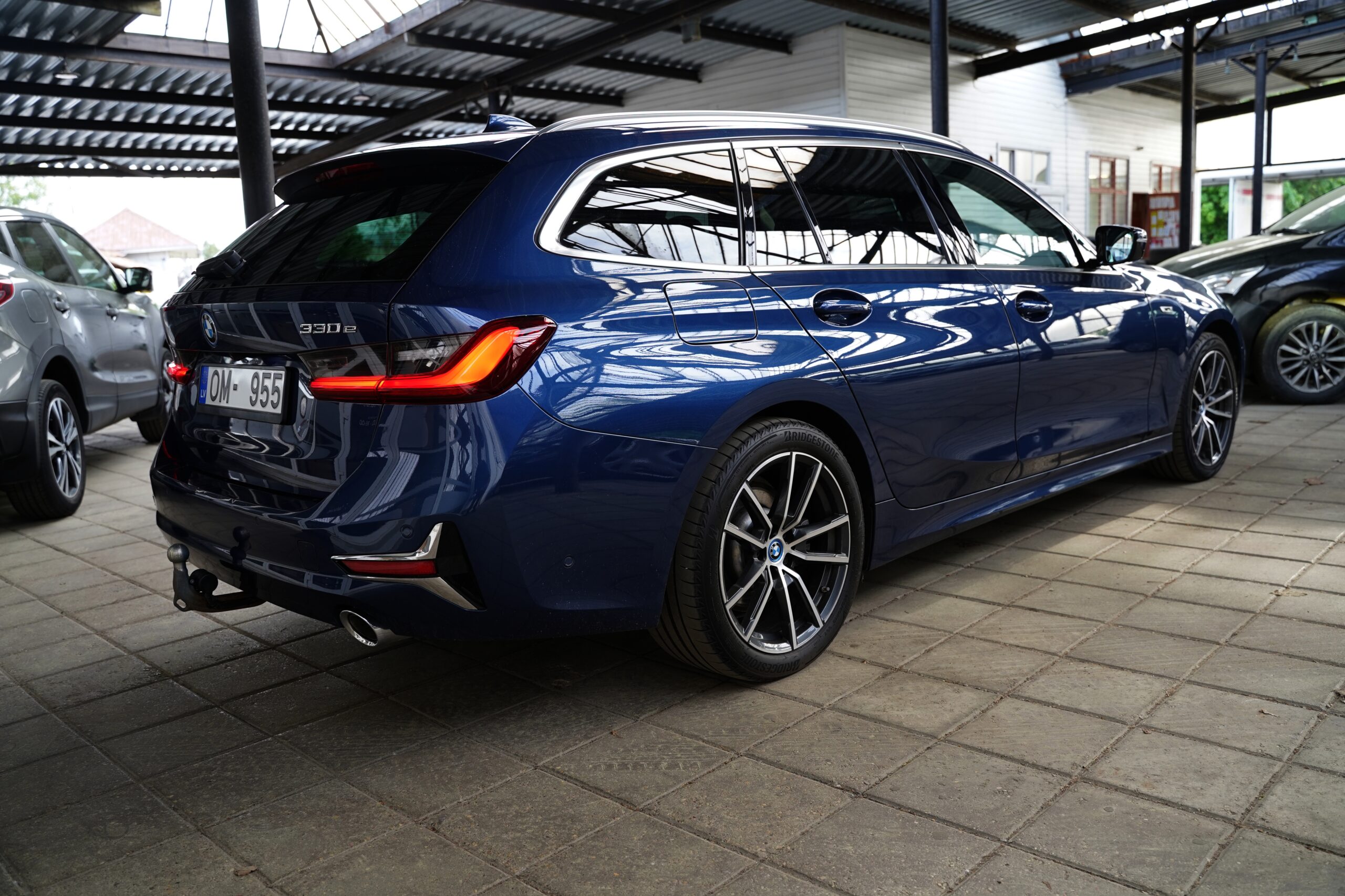 BMW 330e Touring Plug-in Hybrid full