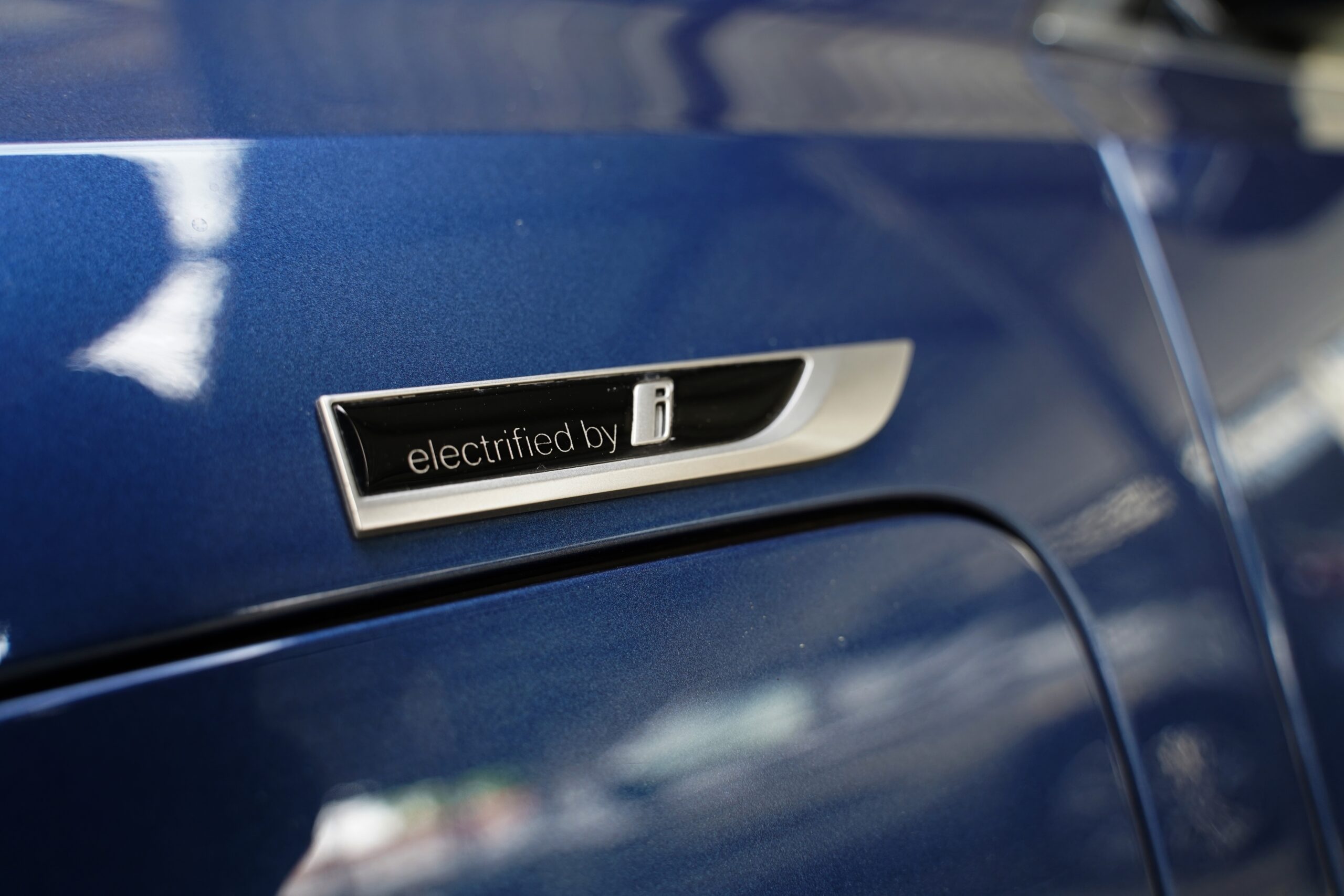 BMW 330e Touring Plug-in Hybrid full