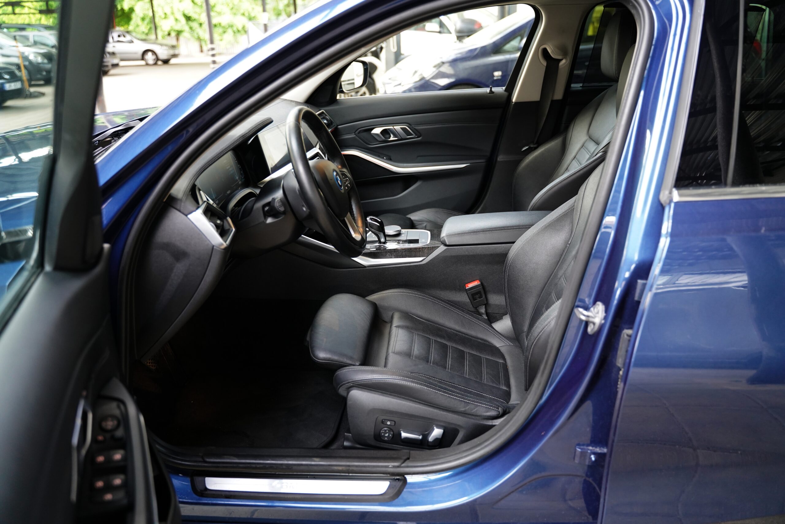 BMW 330e Touring Plug-in Hybrid full