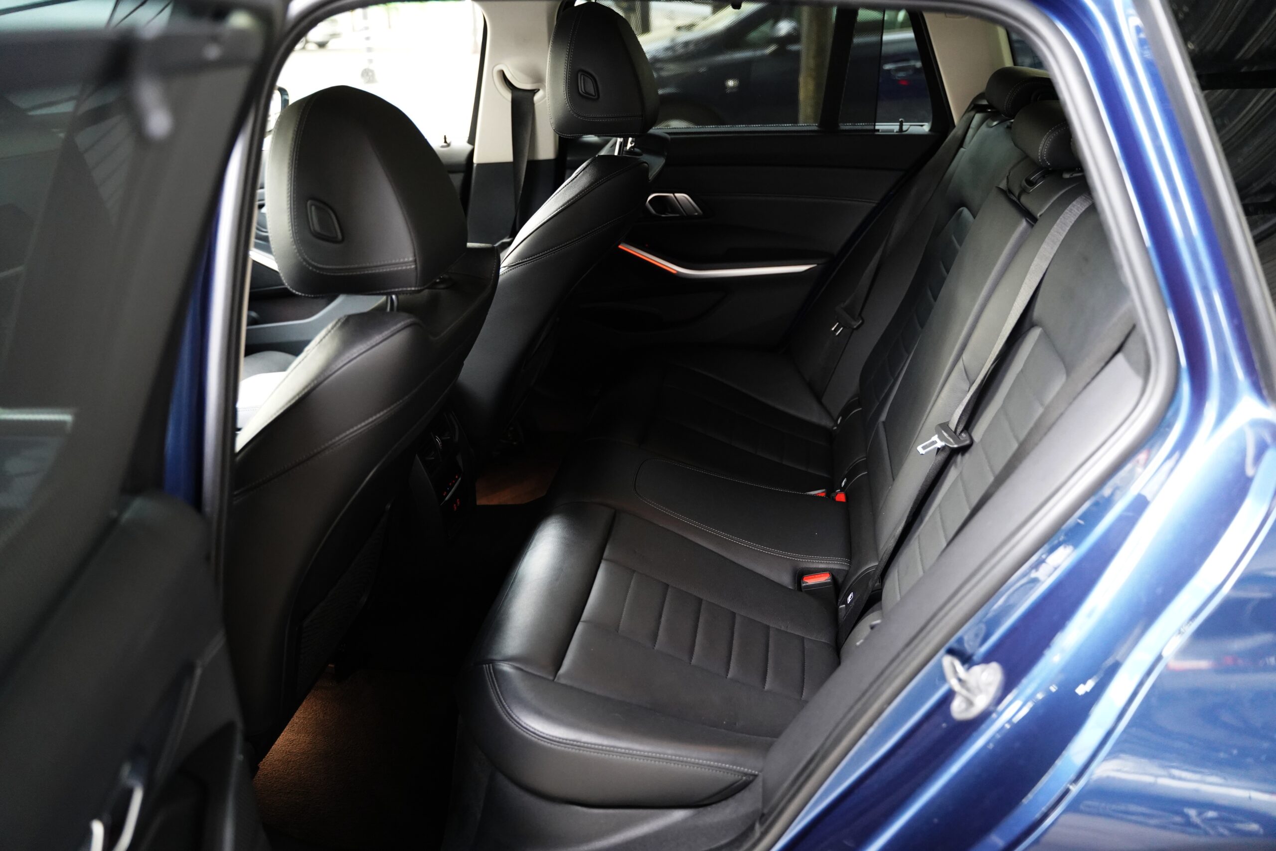 BMW 330e Touring Plug-in Hybrid full