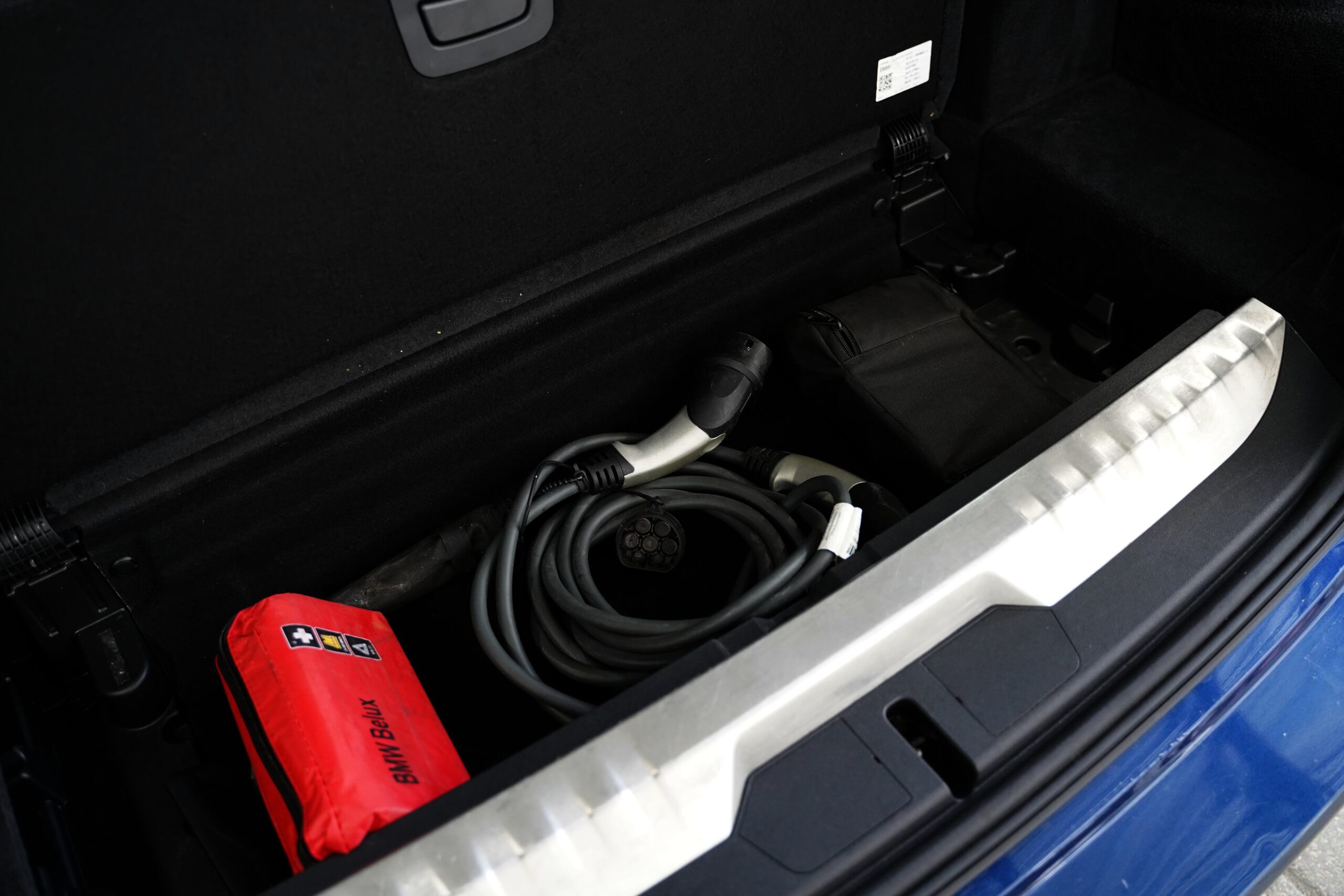 BMW 330e Touring Plug-in Hybrid full