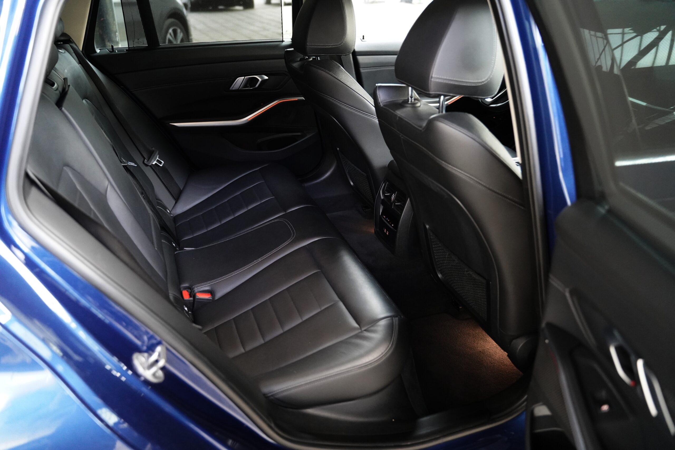 BMW 330e Touring Plug-in Hybrid full