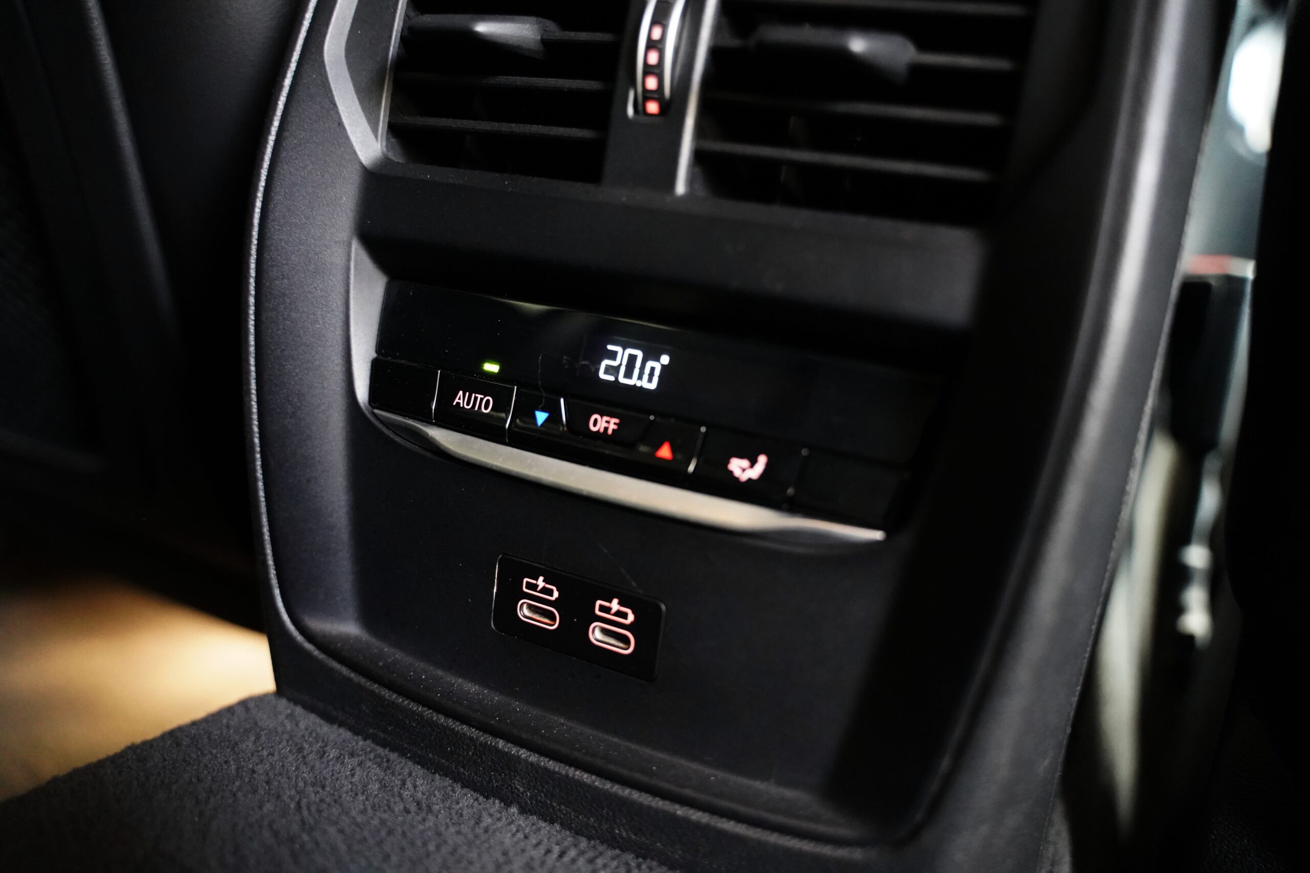BMW 330e Touring Plug-in Hybrid full