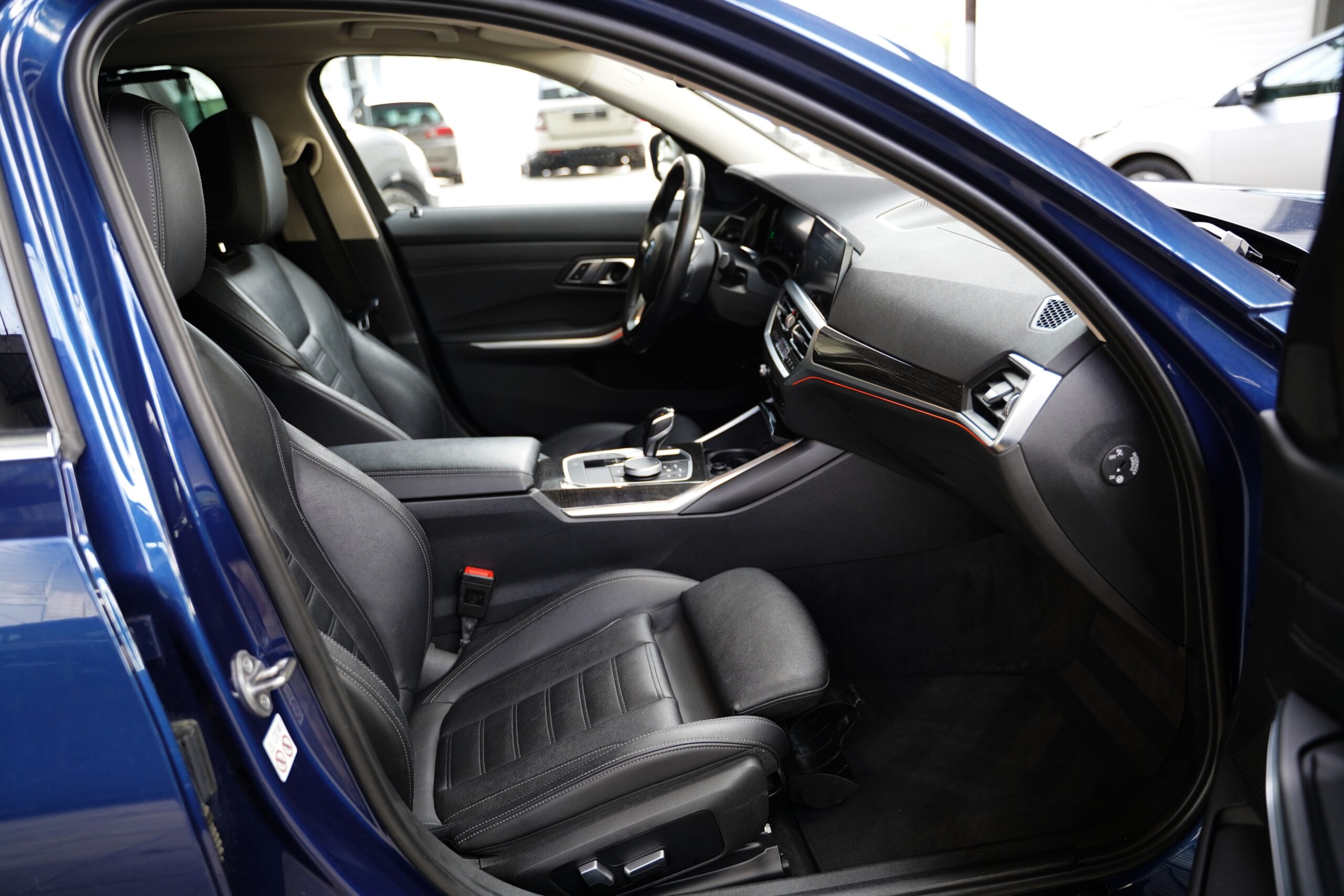 BMW 330e Touring Plug-in Hybrid full