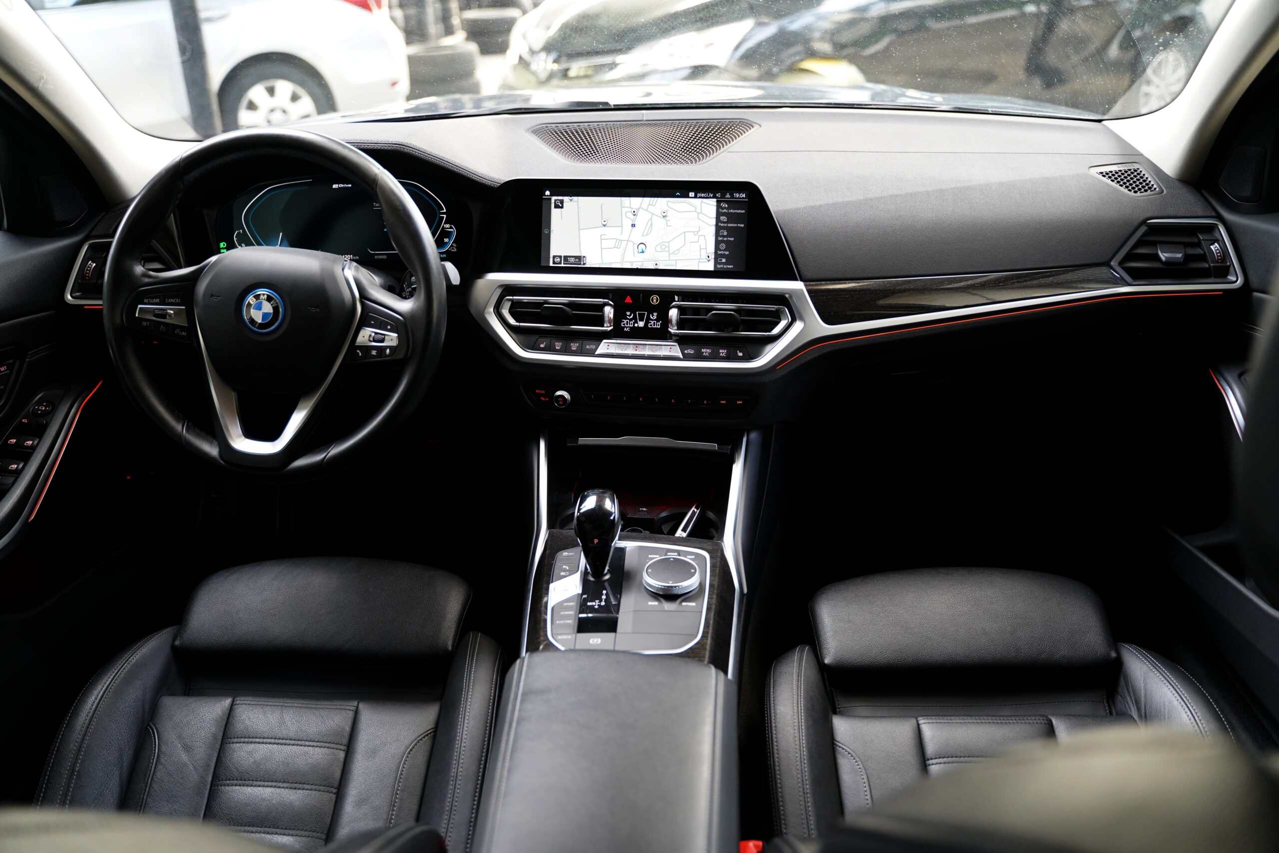 BMW 330e Touring Plug-in Hybrid full