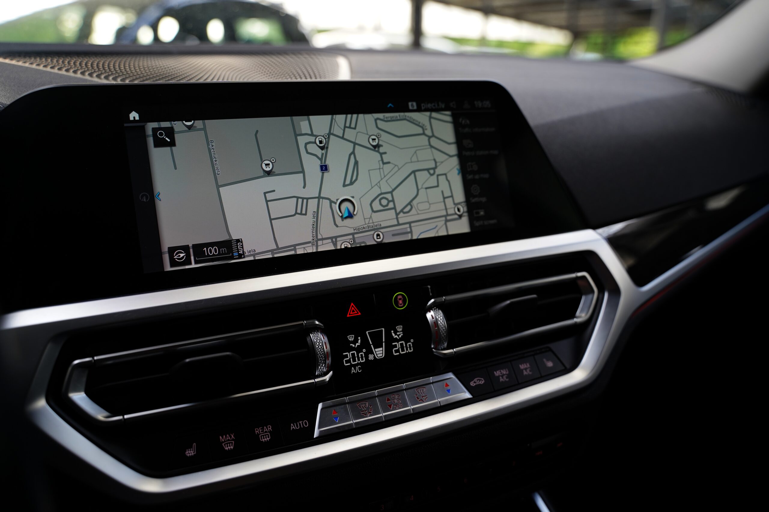BMW 330e Touring Plug-in Hybrid full