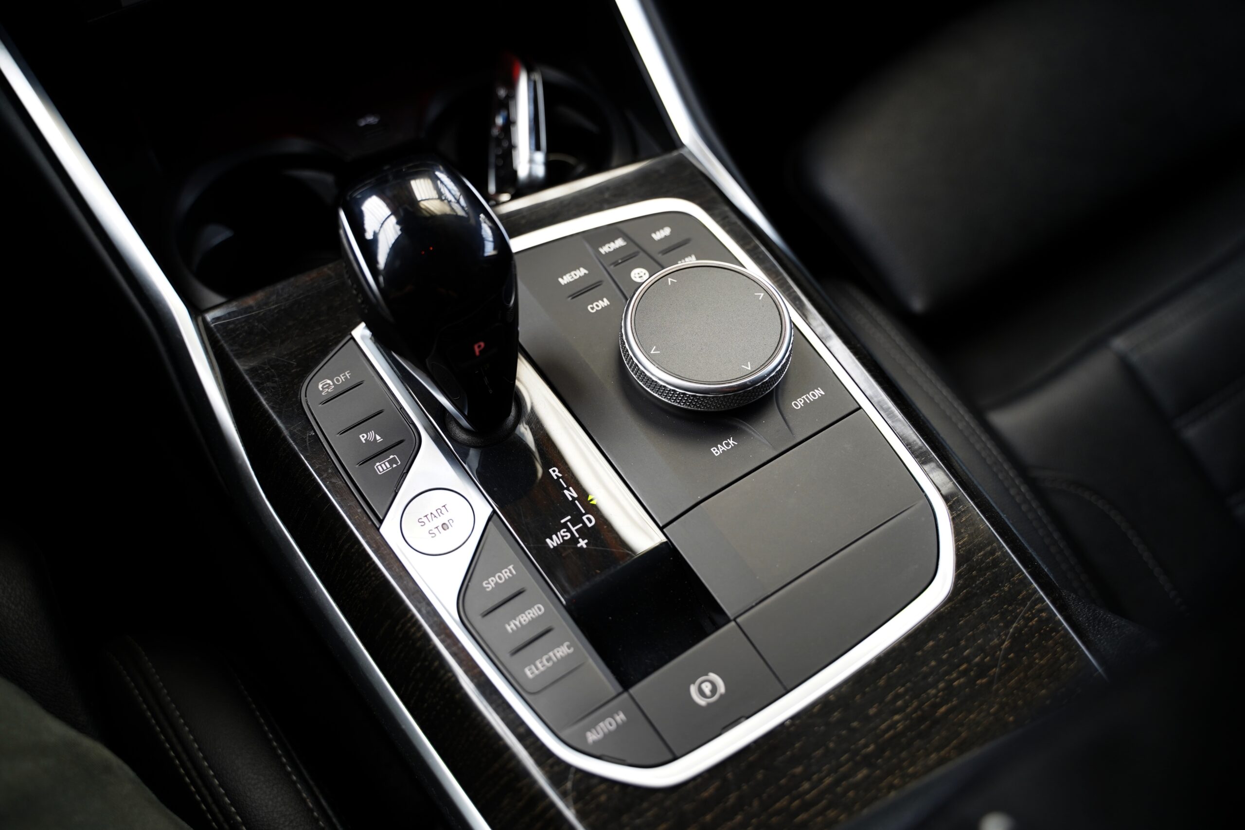 BMW 330e Touring Plug-in Hybrid full