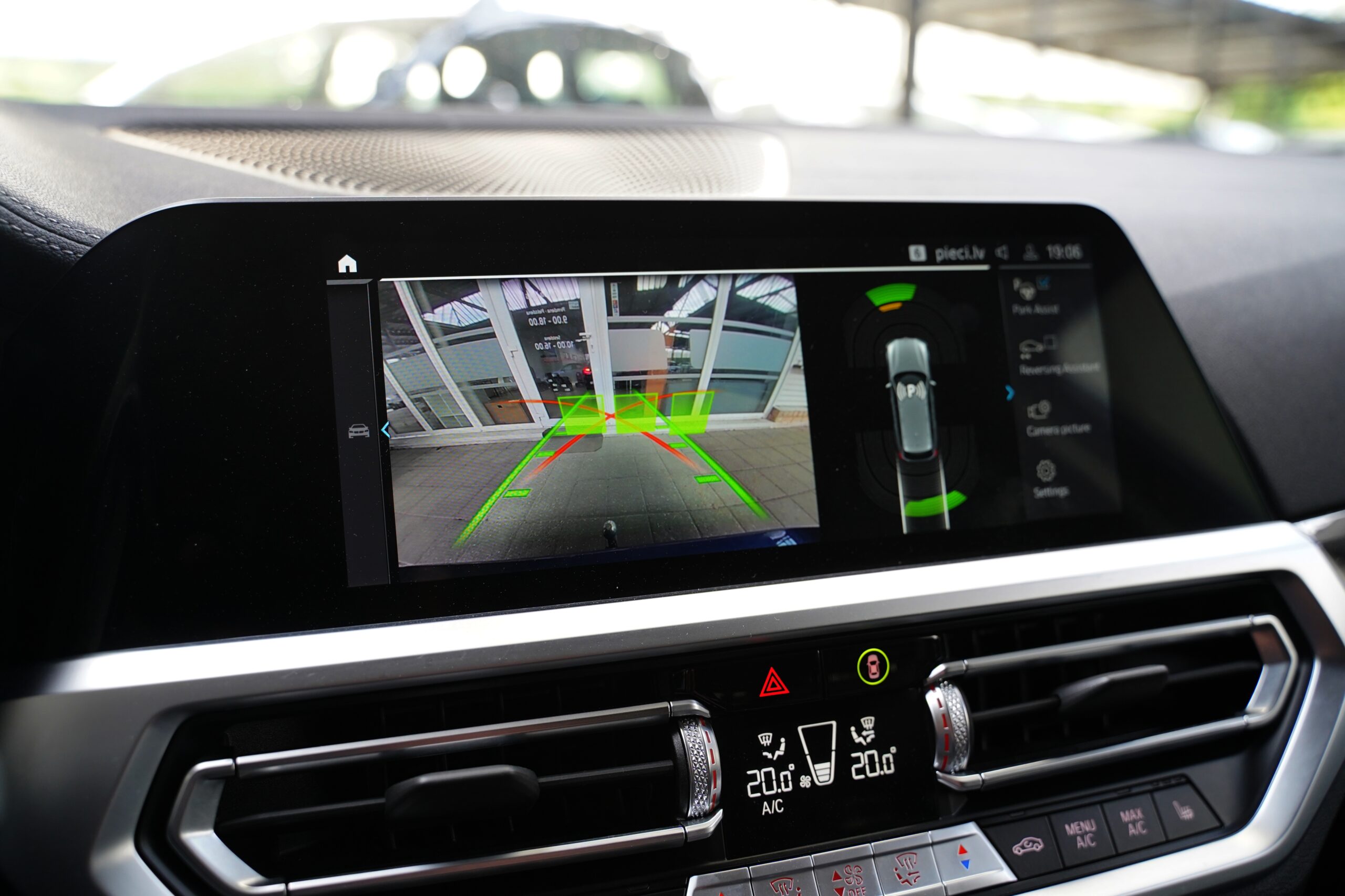 BMW 330e Touring Plug-in Hybrid full