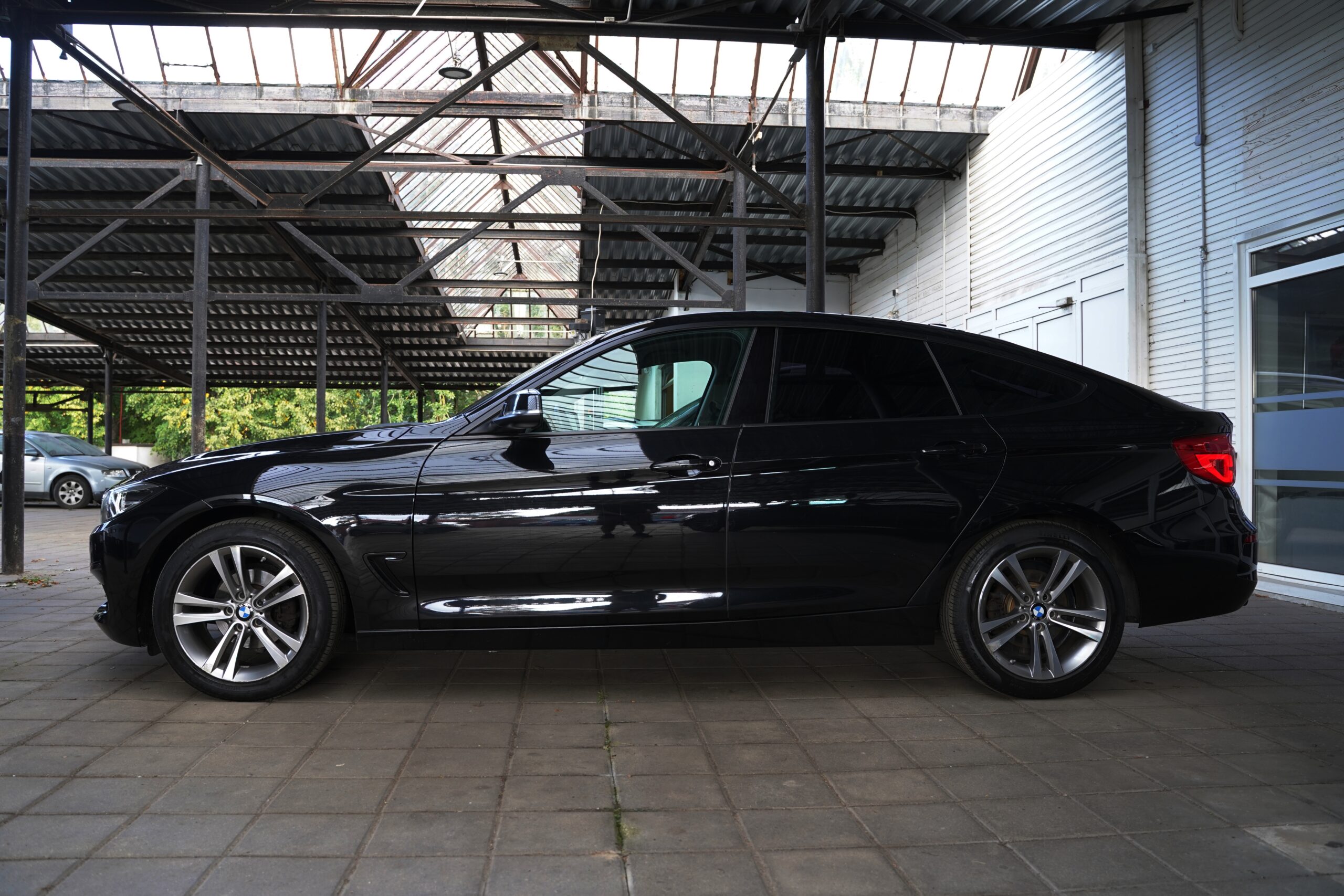 BMW 320i GT full