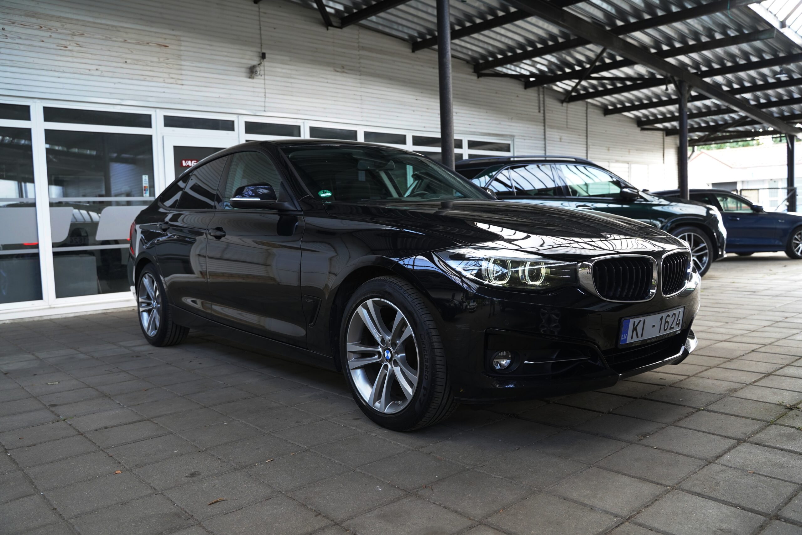 BMW 320i GT full