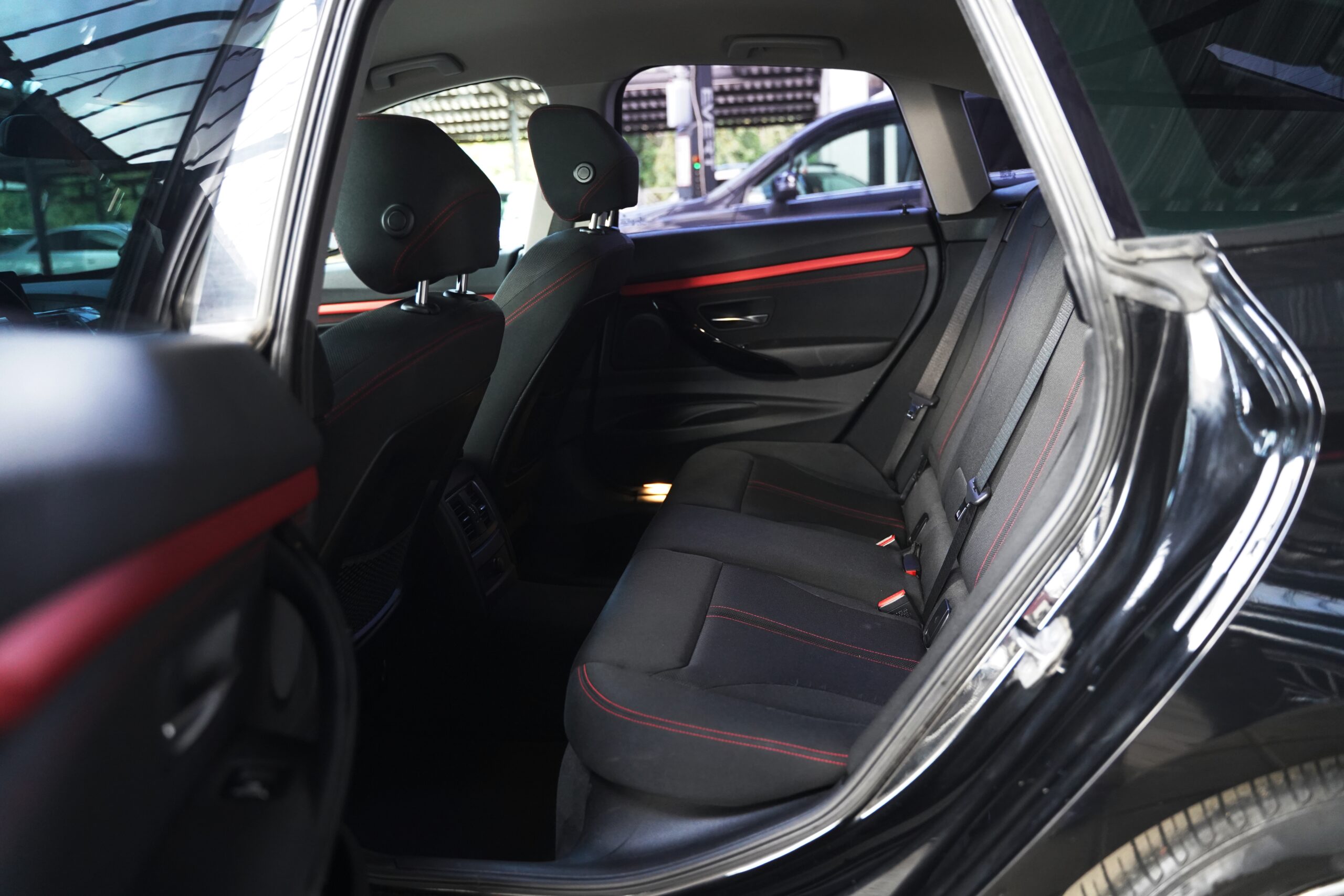 BMW 320i GT full