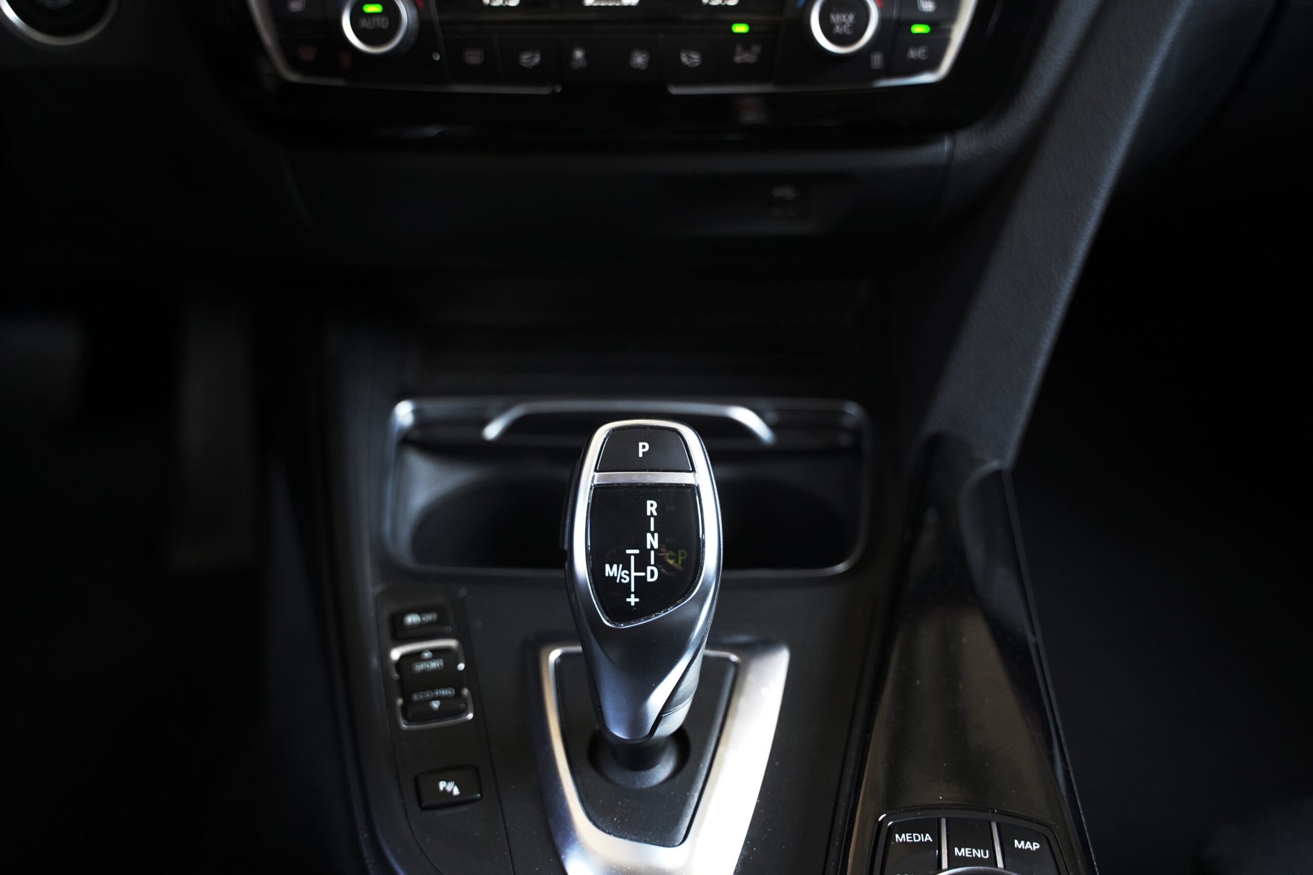 BMW 320i GT full