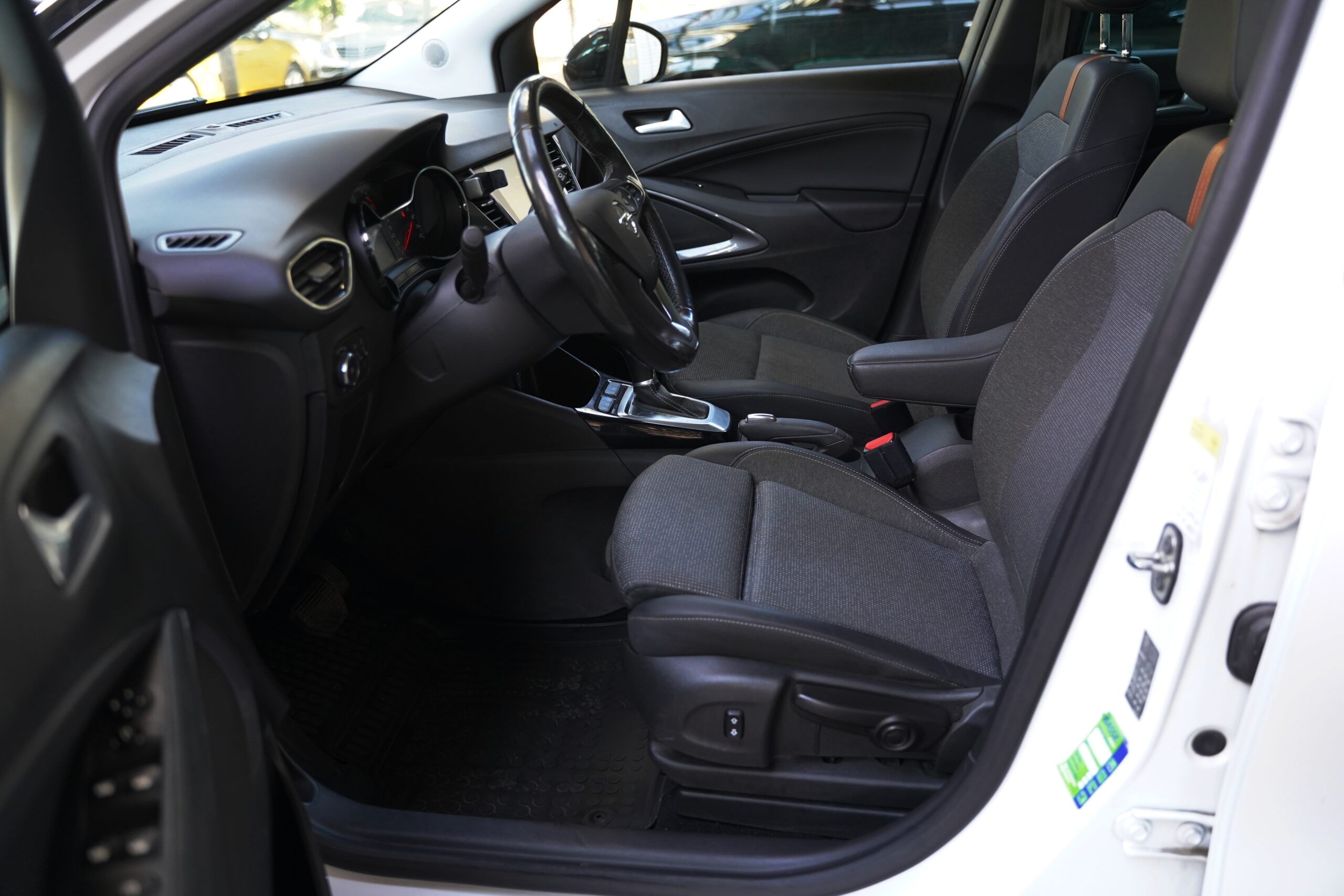Opel Crossland 1.2 Turbo full