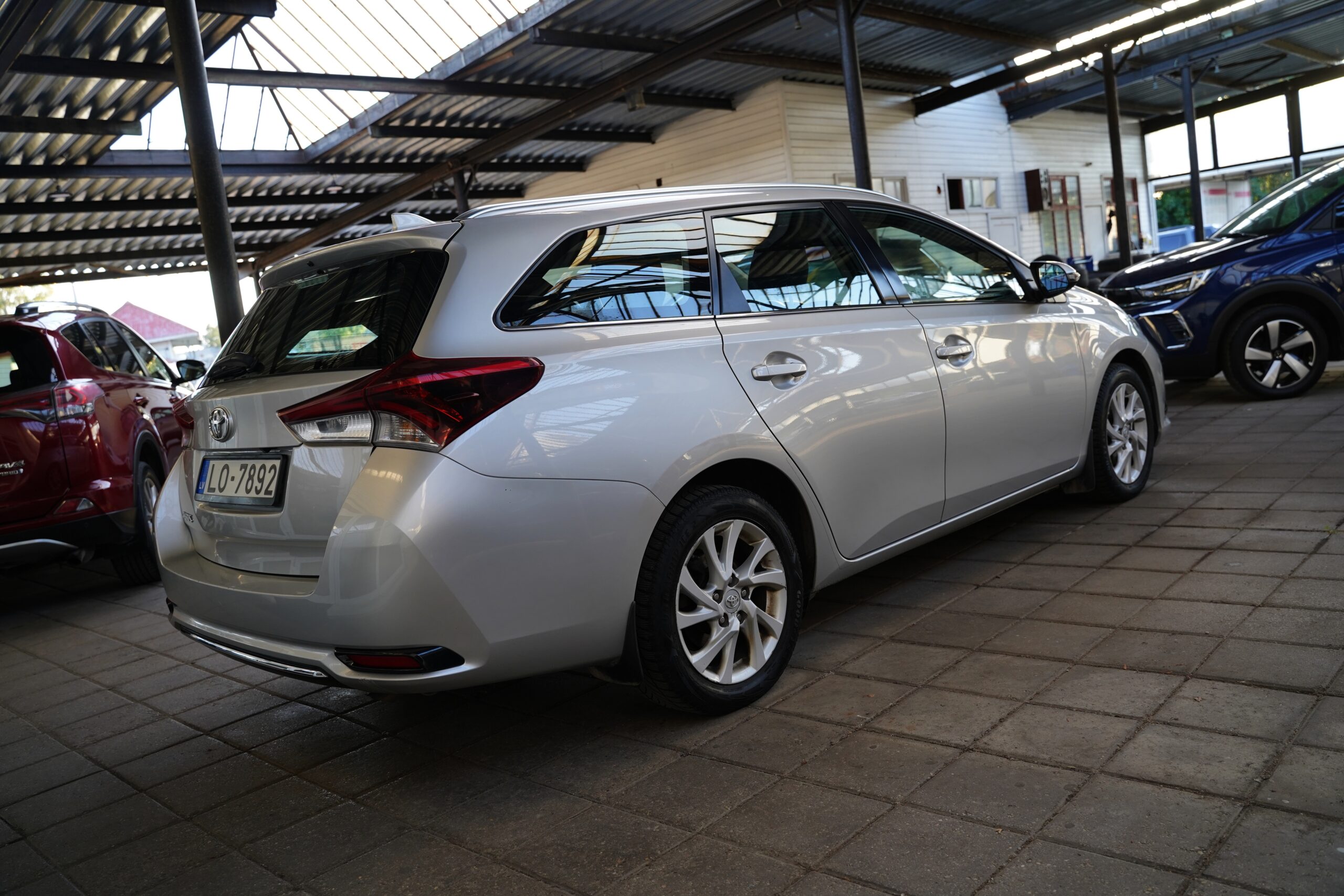 Toyota Auris Touring full