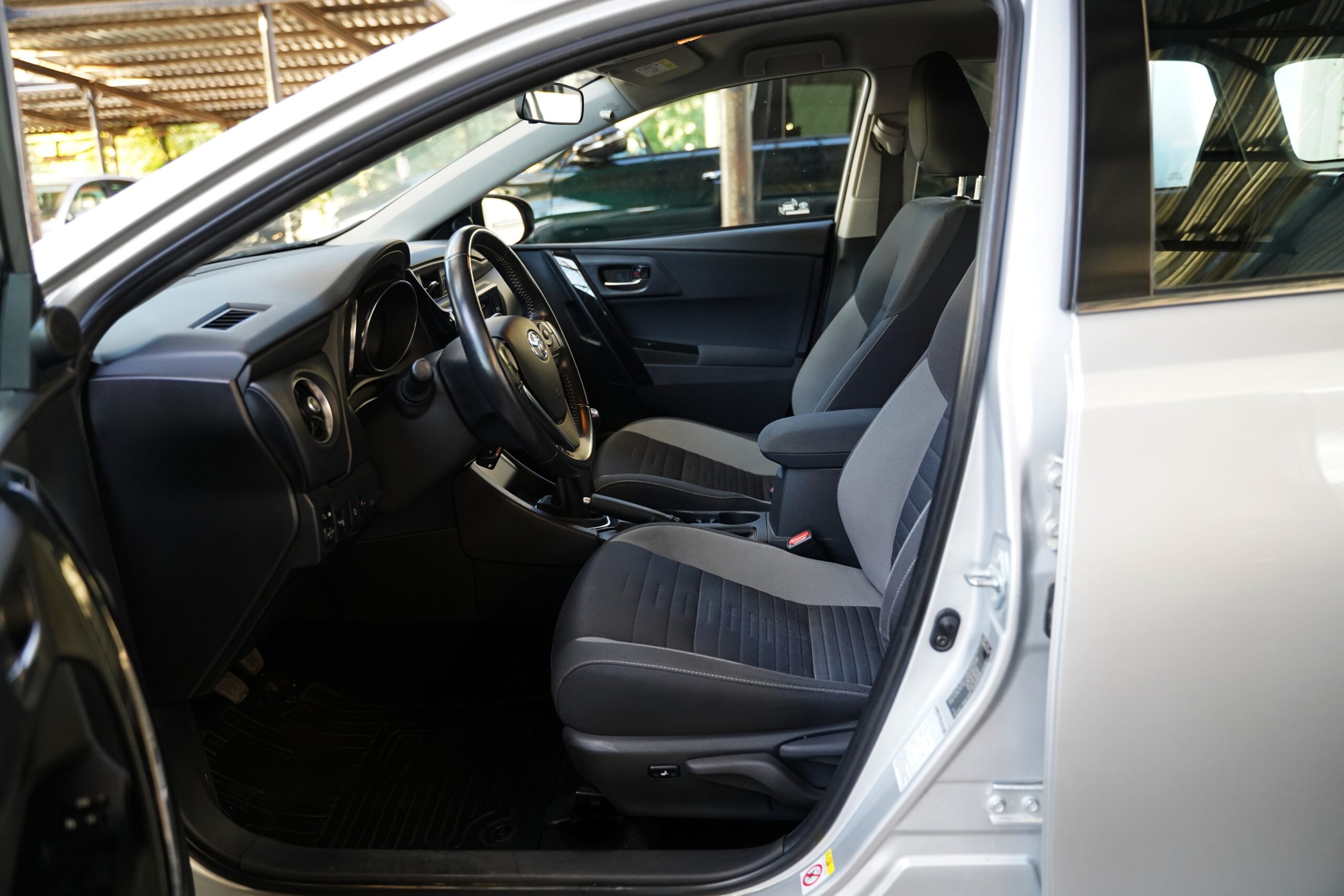 Toyota Auris Touring full