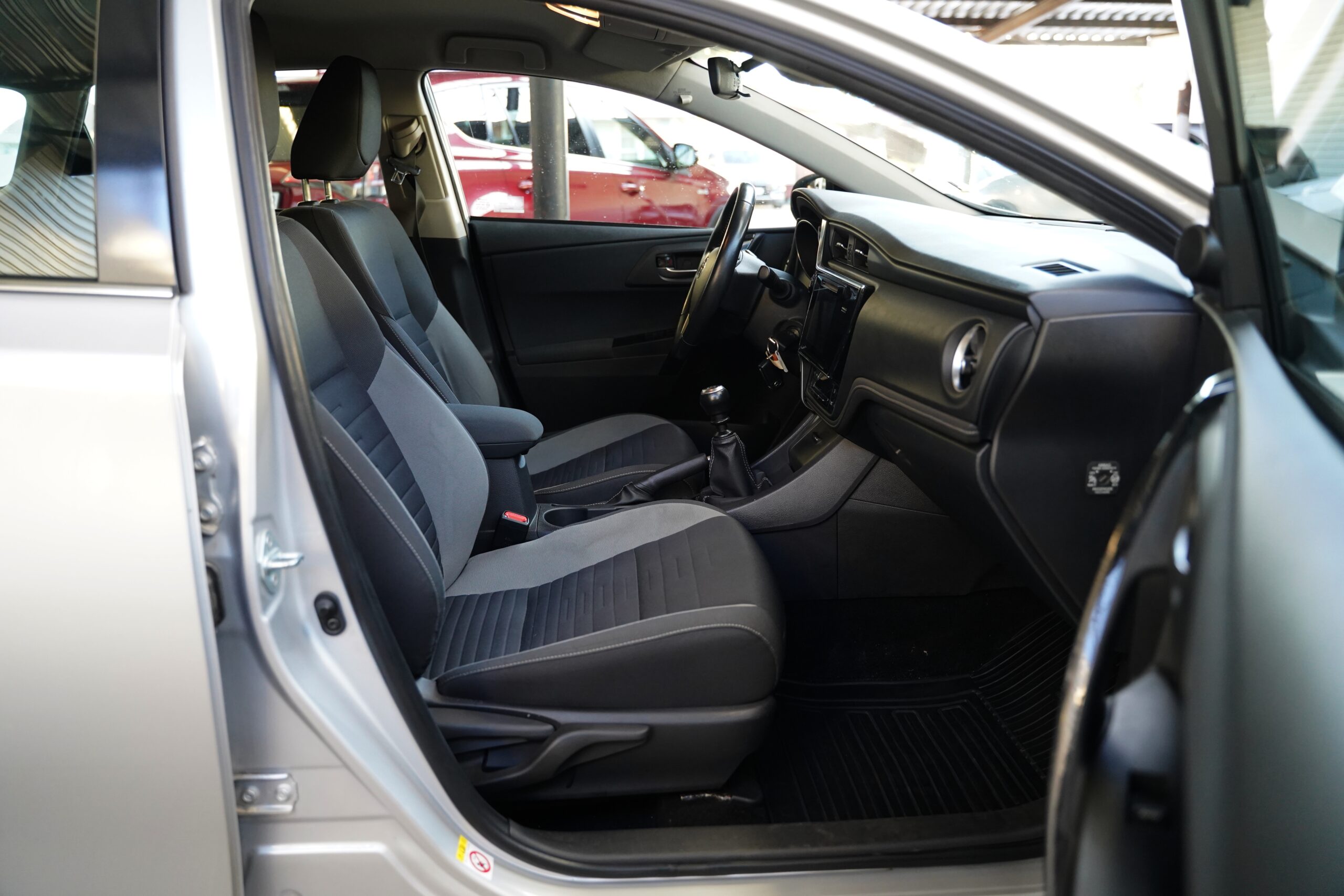 Toyota Auris Touring full