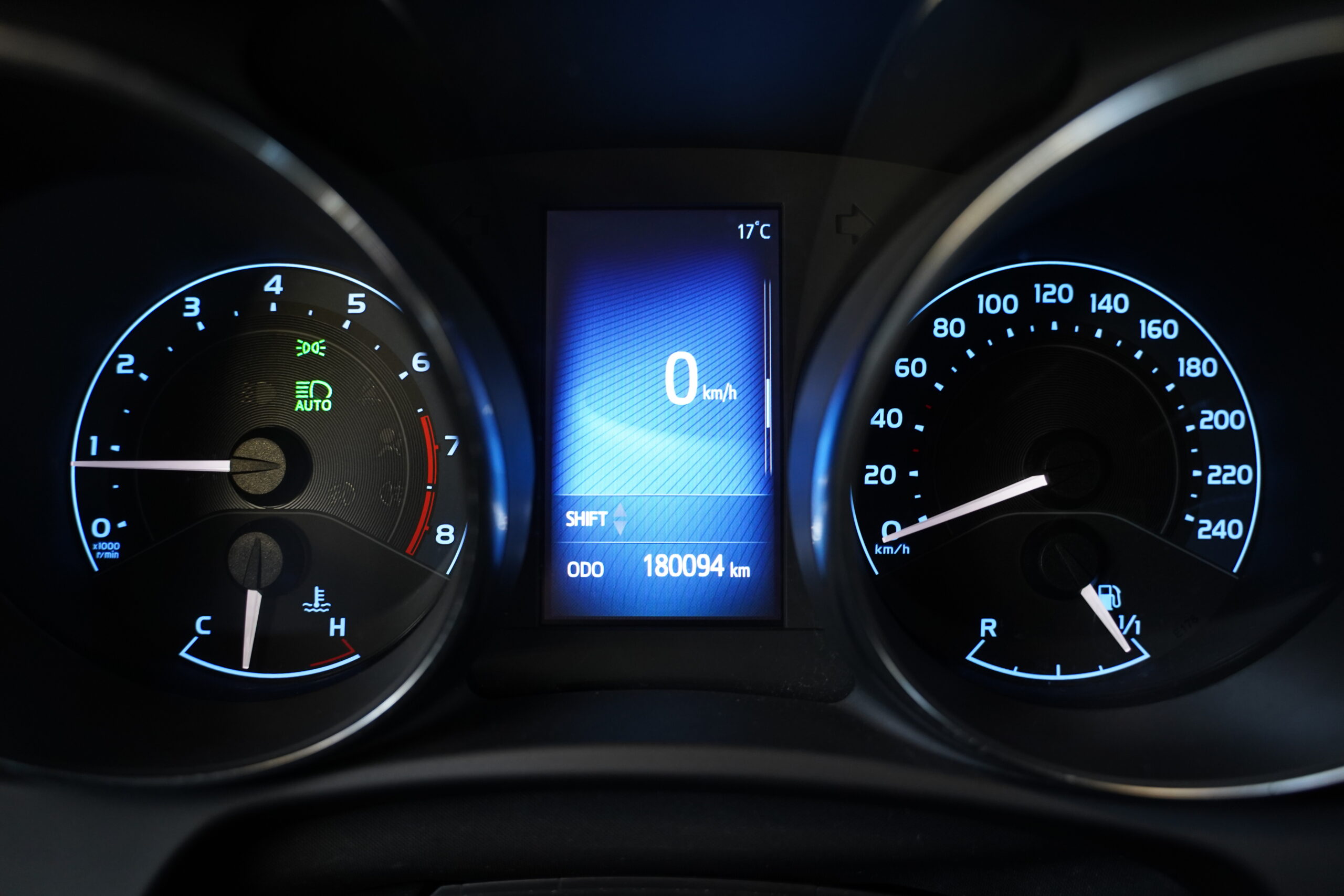 Toyota Auris Touring full