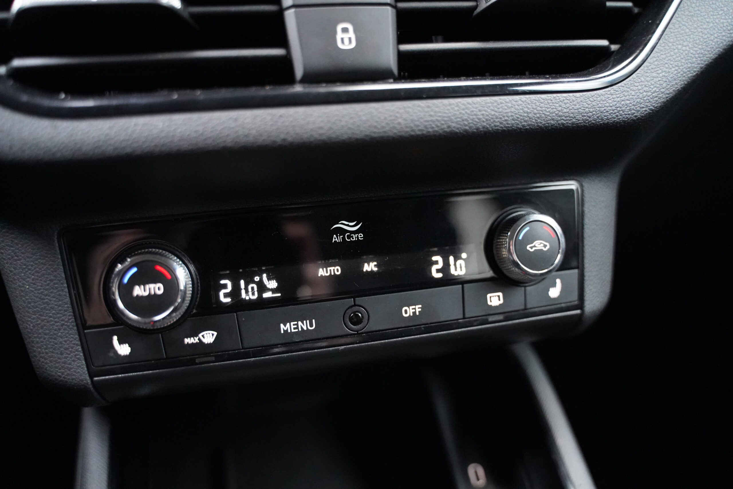 Škoda Scala Ambition Plus full
